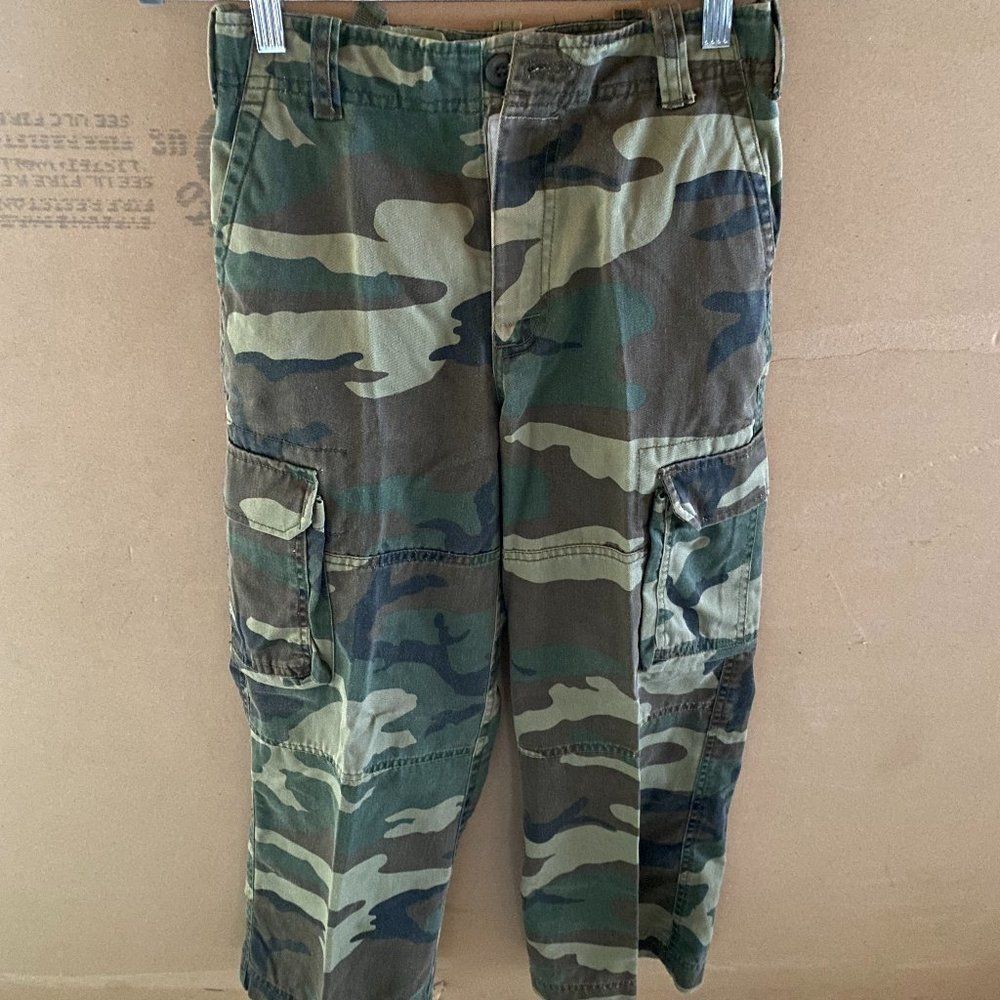 CAMO CARGO BOYS PANTS SIZE MEDIUM 24-27 INSEAM